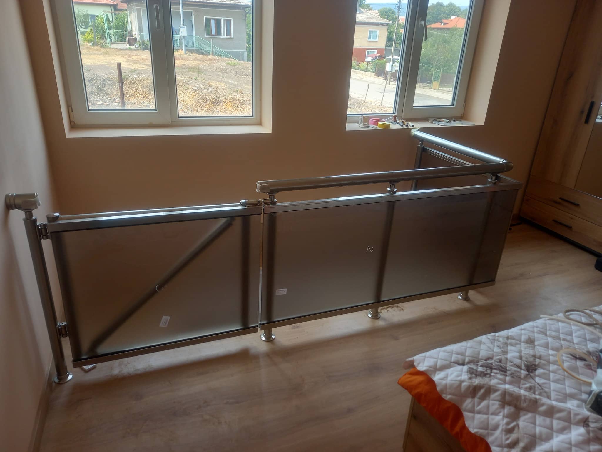 aluminievi parapeti sus stuklo 11