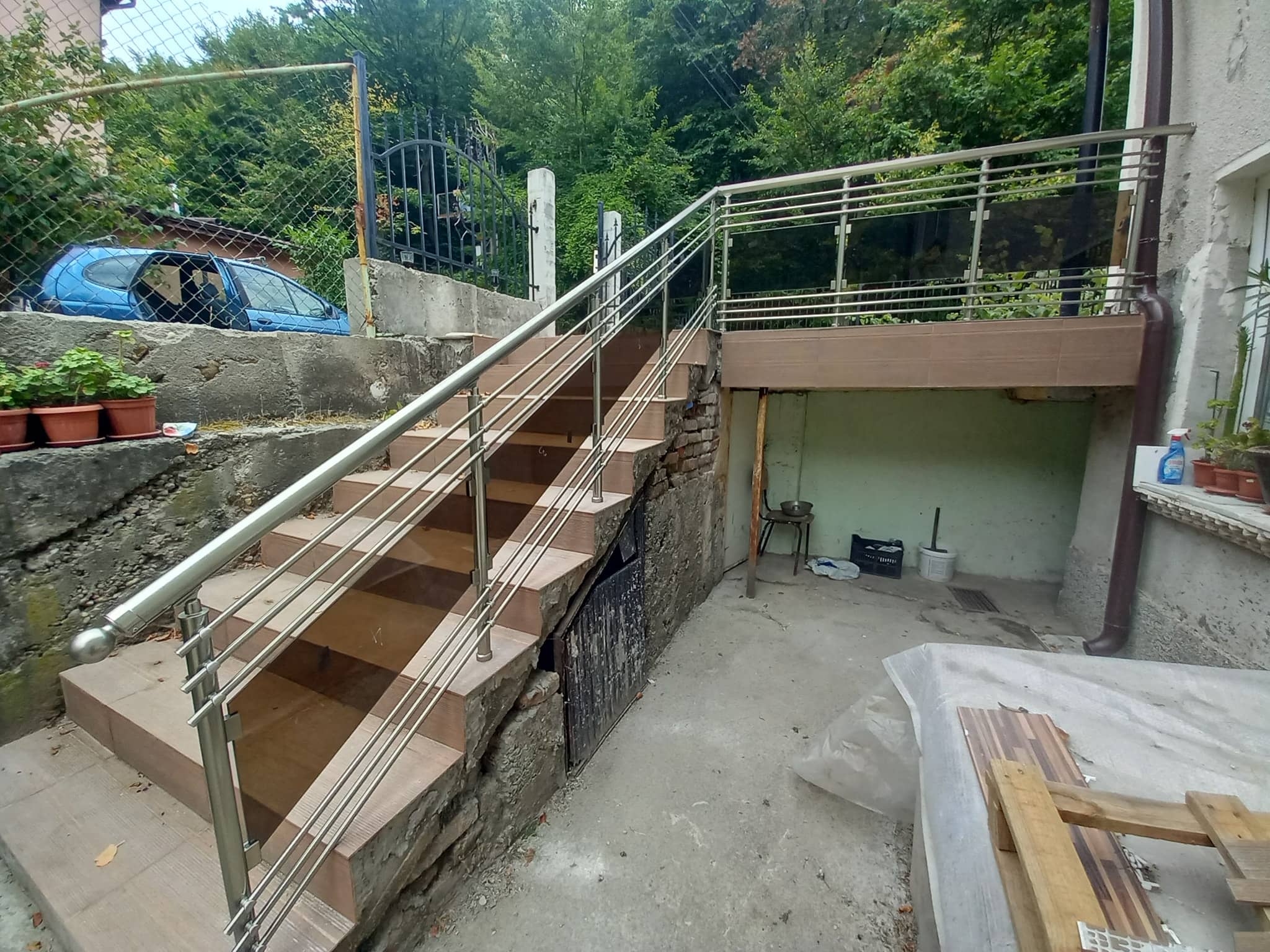 aluminievi parapeti sus stuklo 15