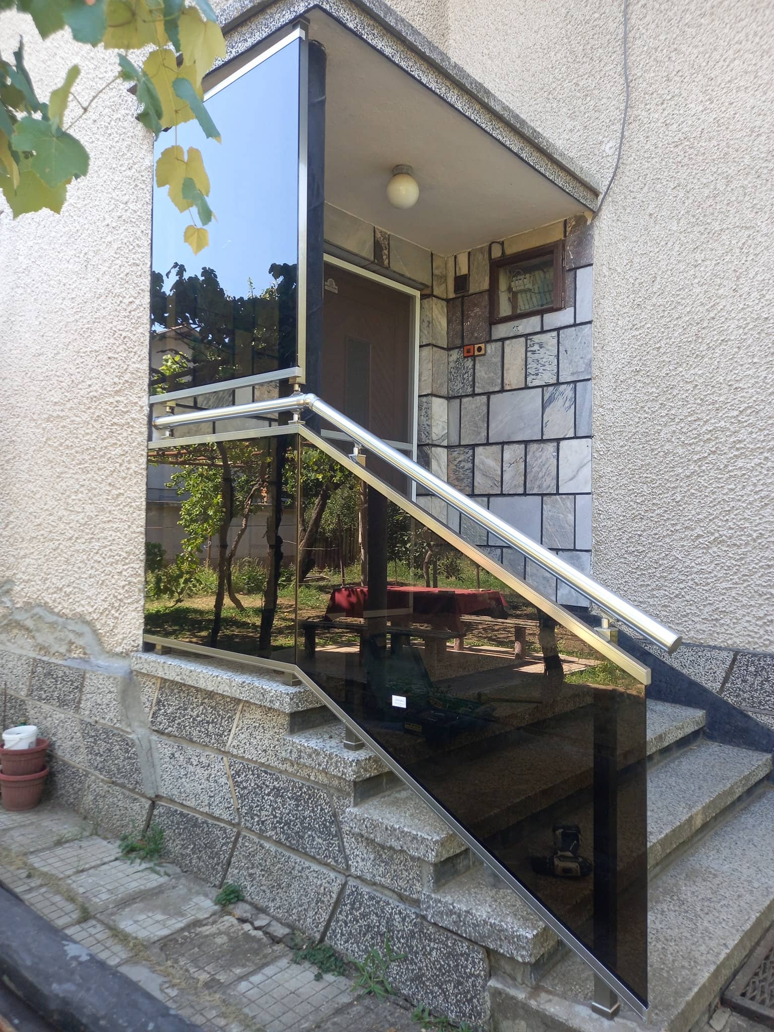 aluminievi parapeti sus stuklo 18