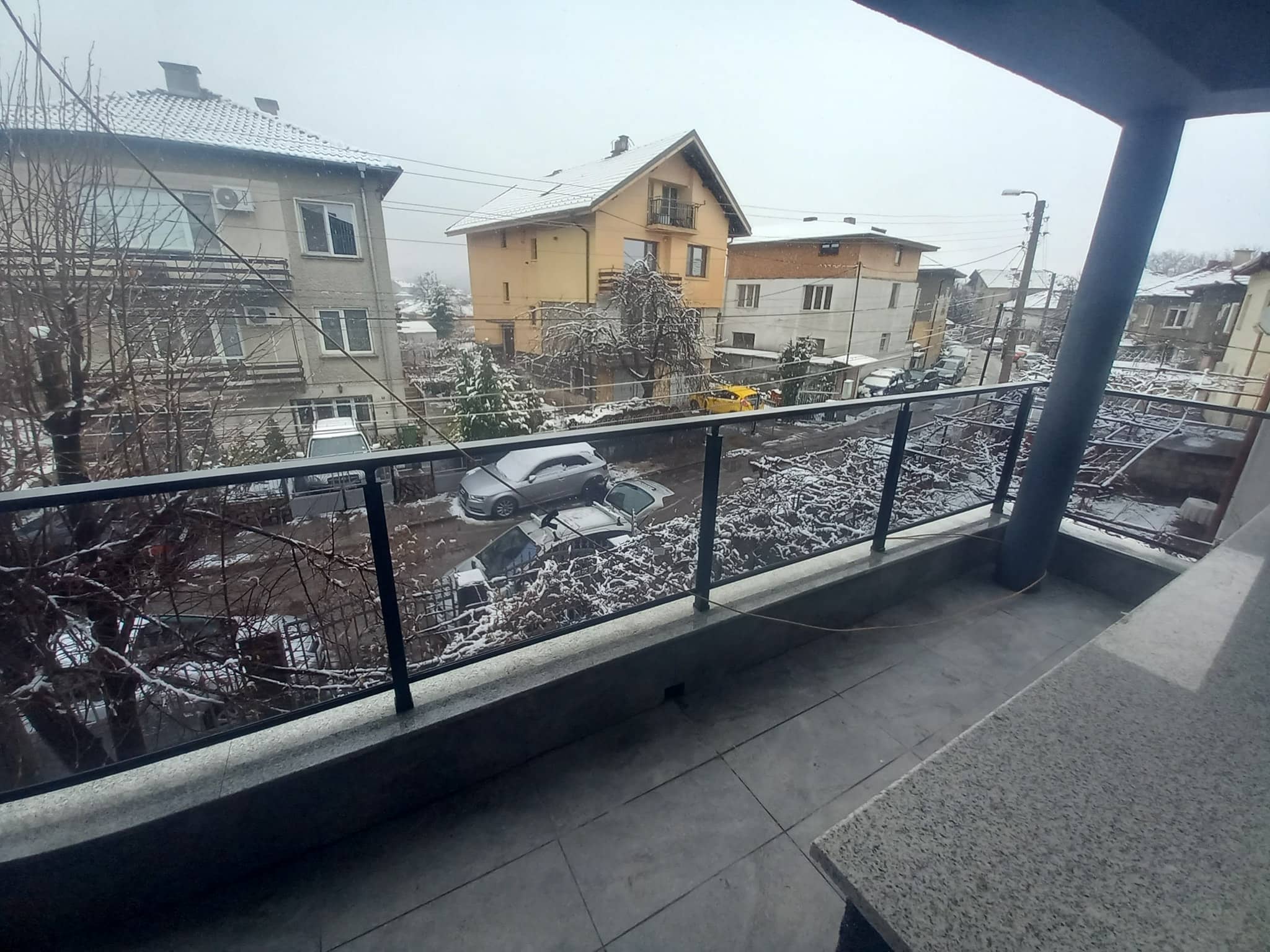 aluminievi parapeti sus stuklo 3