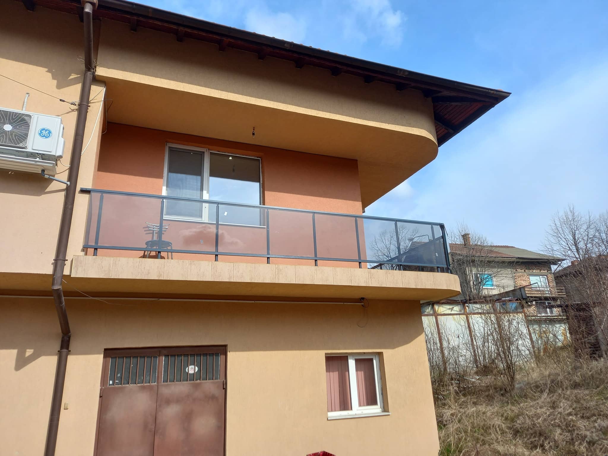 aluminievi parapeti sus stuklo 41