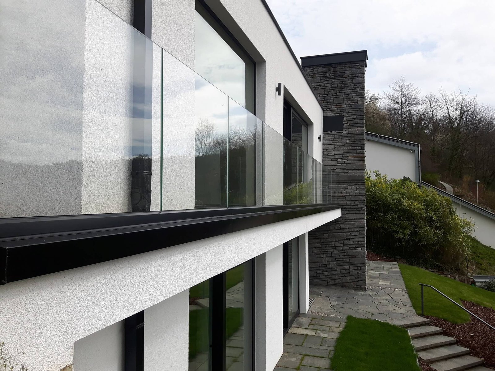 stukleni samonoseshti parapeti 1