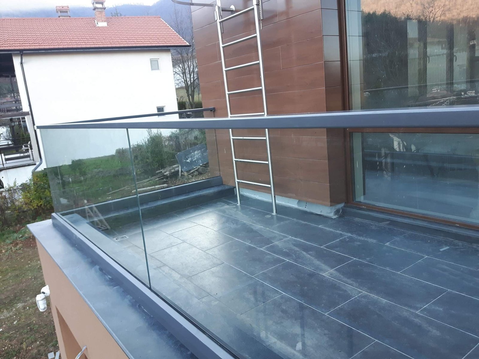 stukleni samonoseshti parapeti 20