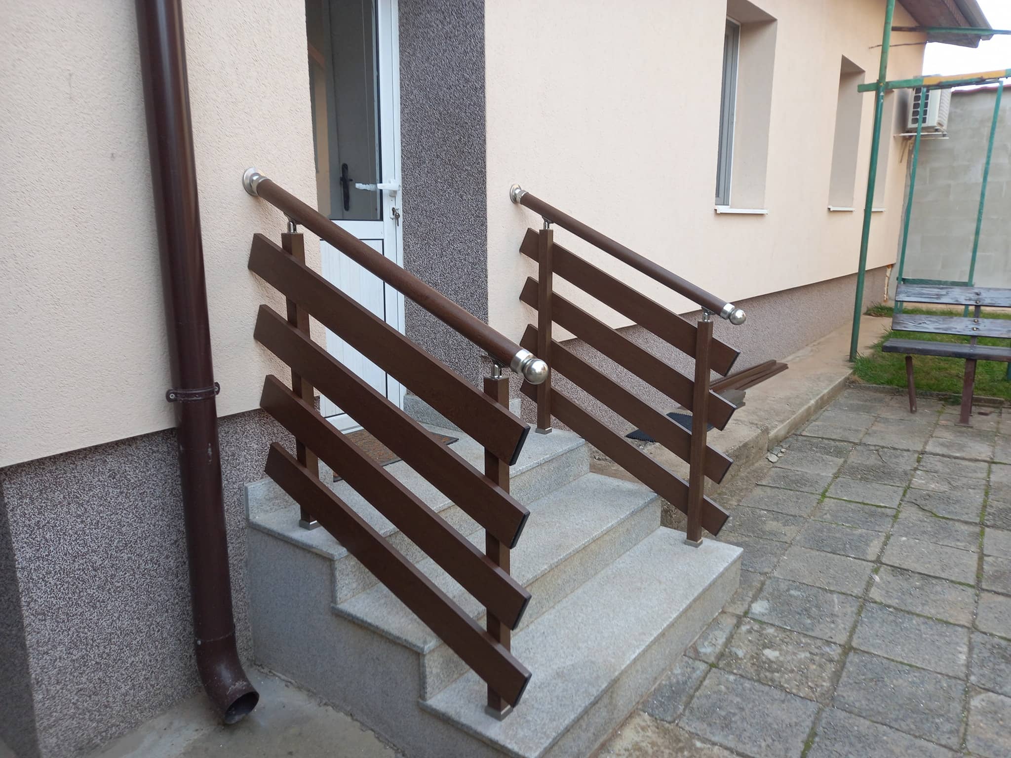 aluminiev parapet vila 16