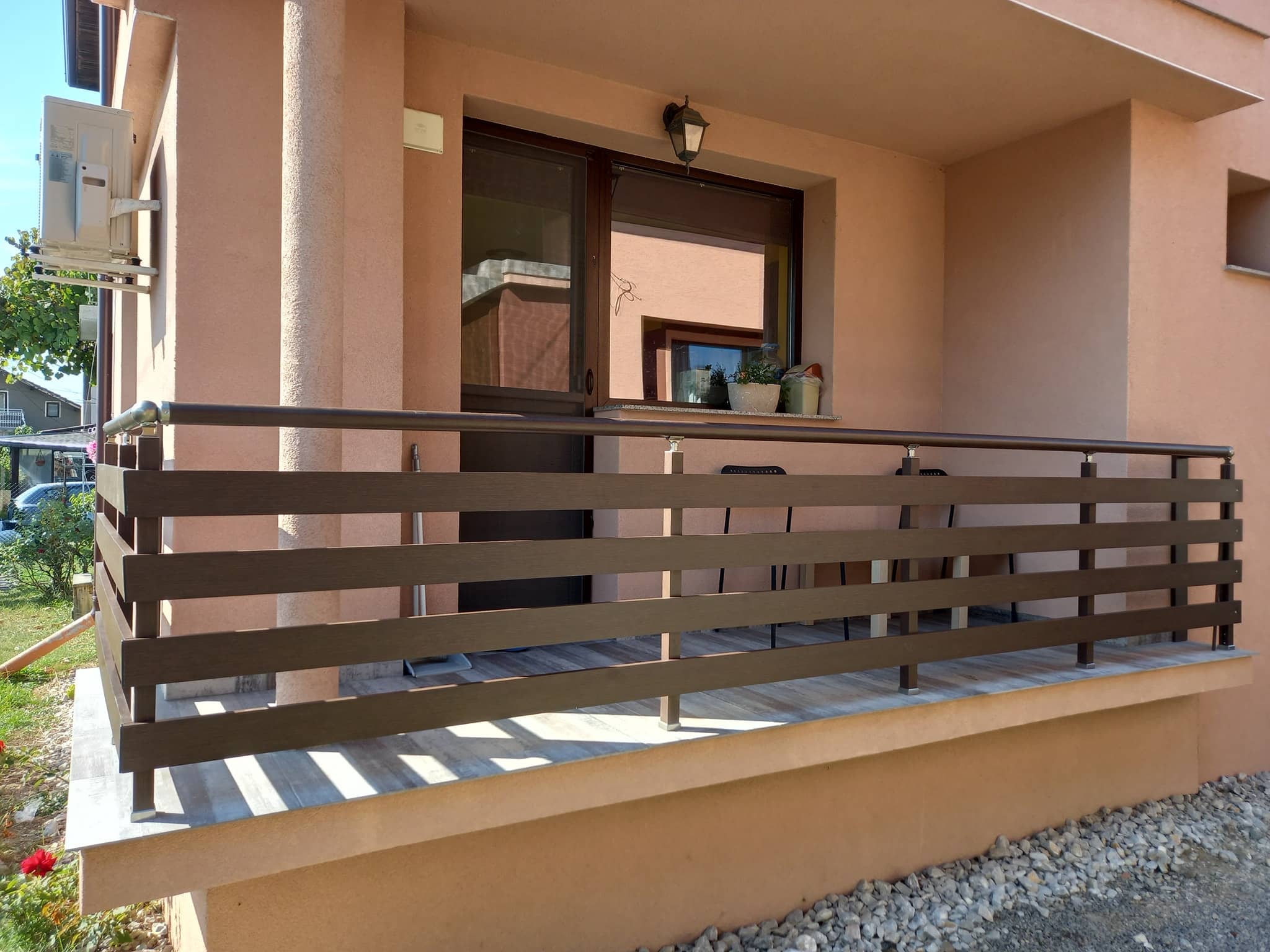 aluminiev parapet vila 23