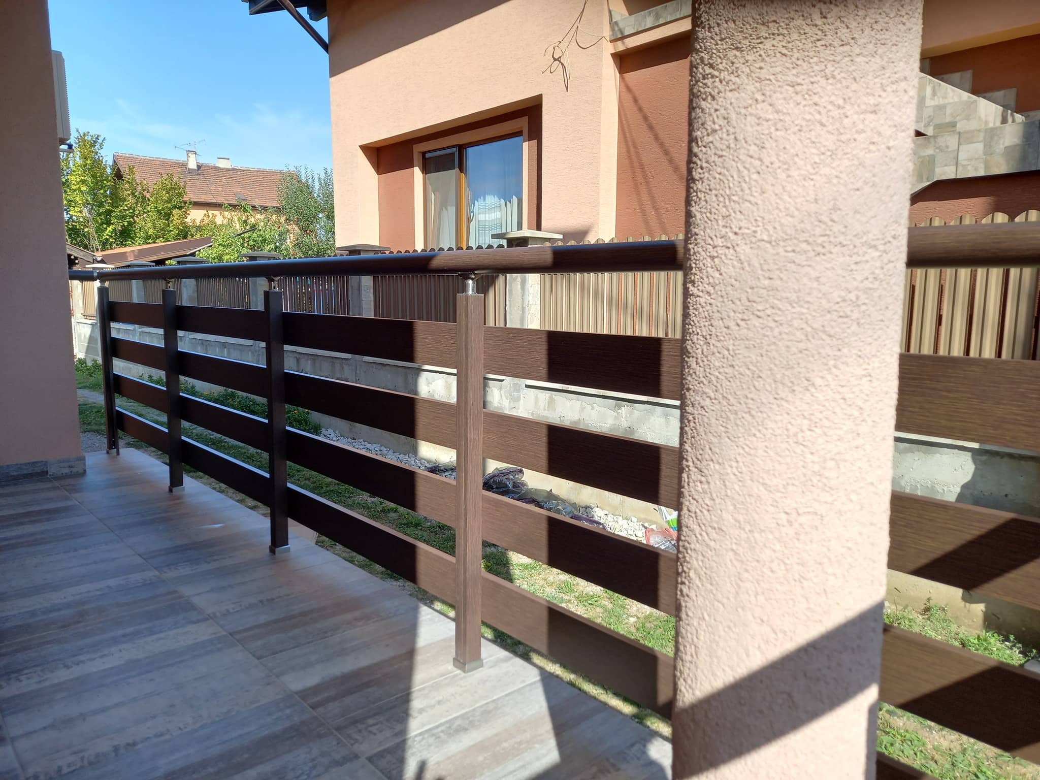 aluminiev parapet vila 24