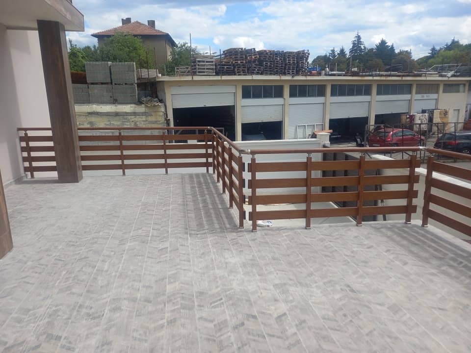 aluminiev parapet vila 30