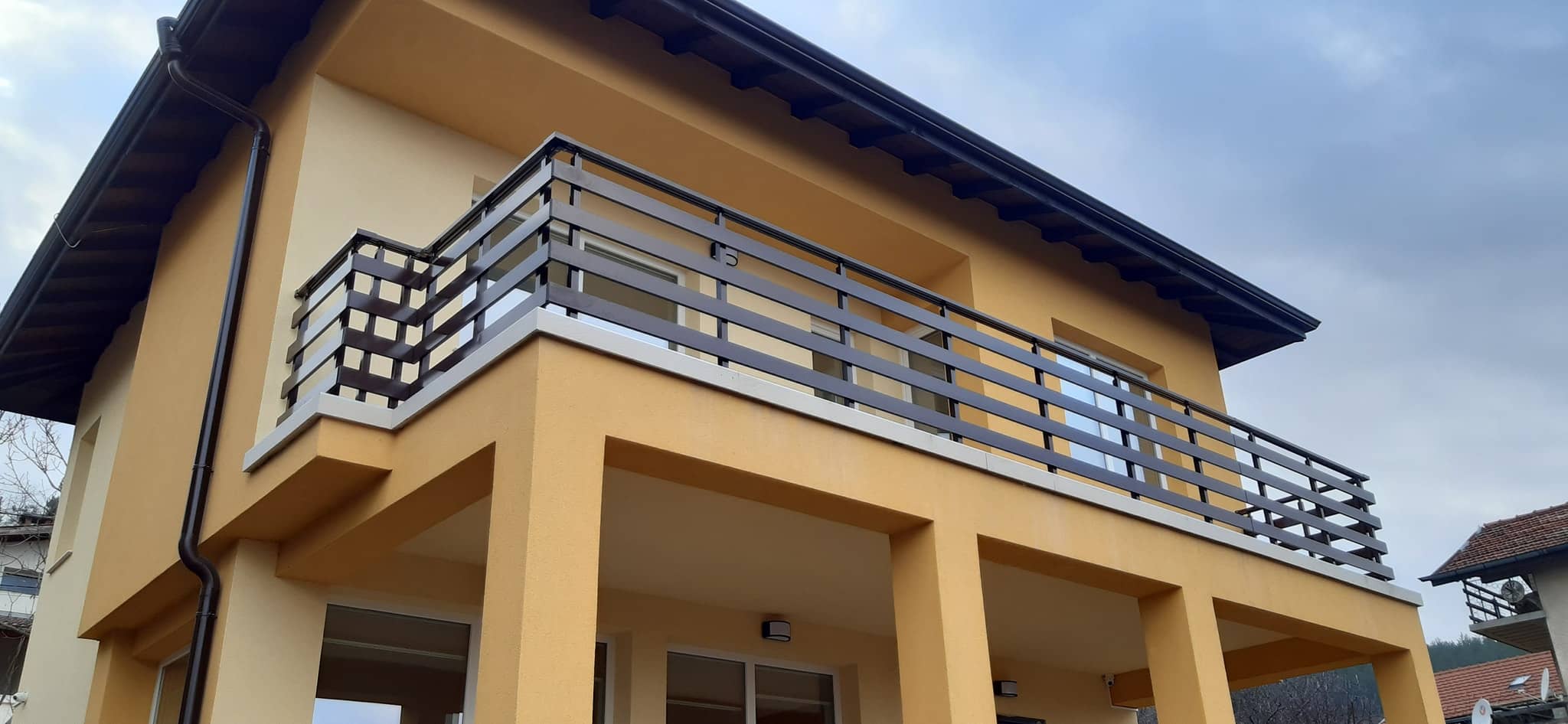 aluminiev parapet vila 41