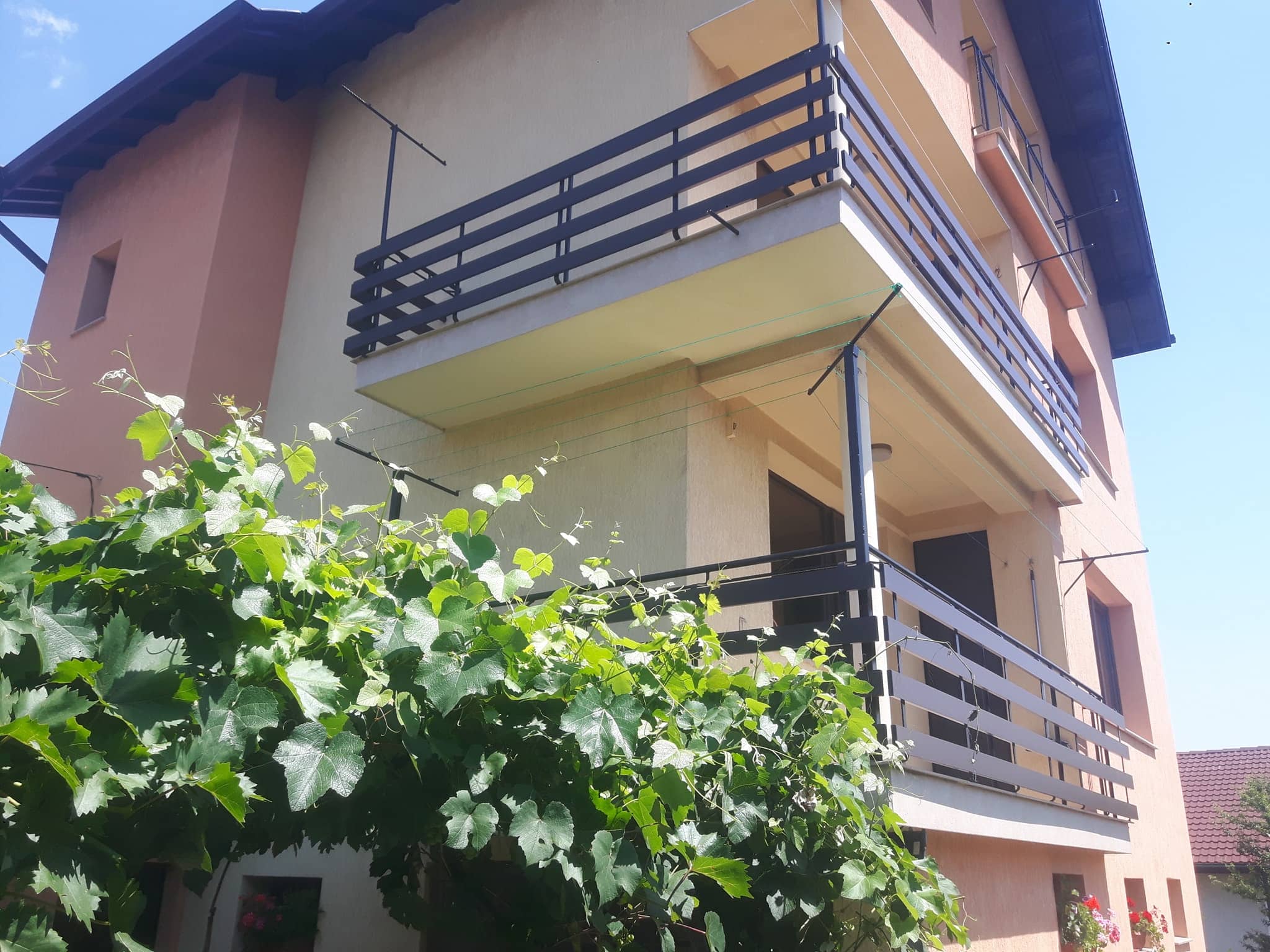 aluminiev parapet vila 50