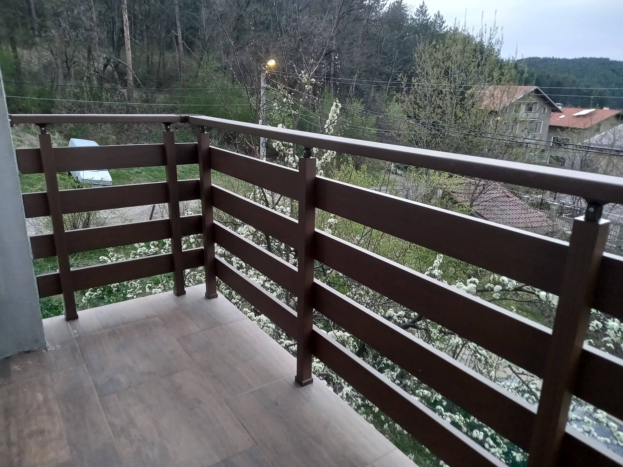 aluminiev parapet vila 7