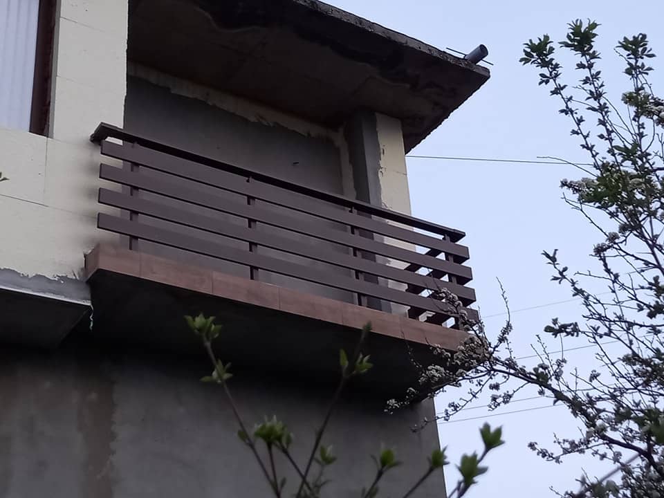 aluminiev parapet vila 9